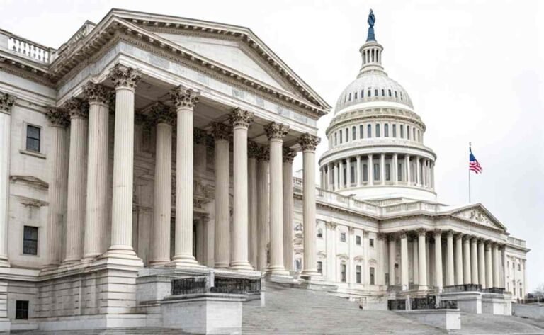 Illustration of Social Security tax withholding throughout the year for high earners reaching the $184,500 cap