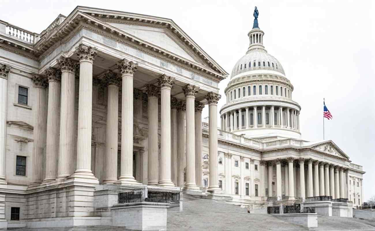 Illustration of Social Security tax withholding throughout the year for high earners reaching the $184,500 cap